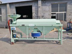 黑龍江哈爾濱李經理訂購的中型水稻打毛機、稻種脫芒機裝車發貨